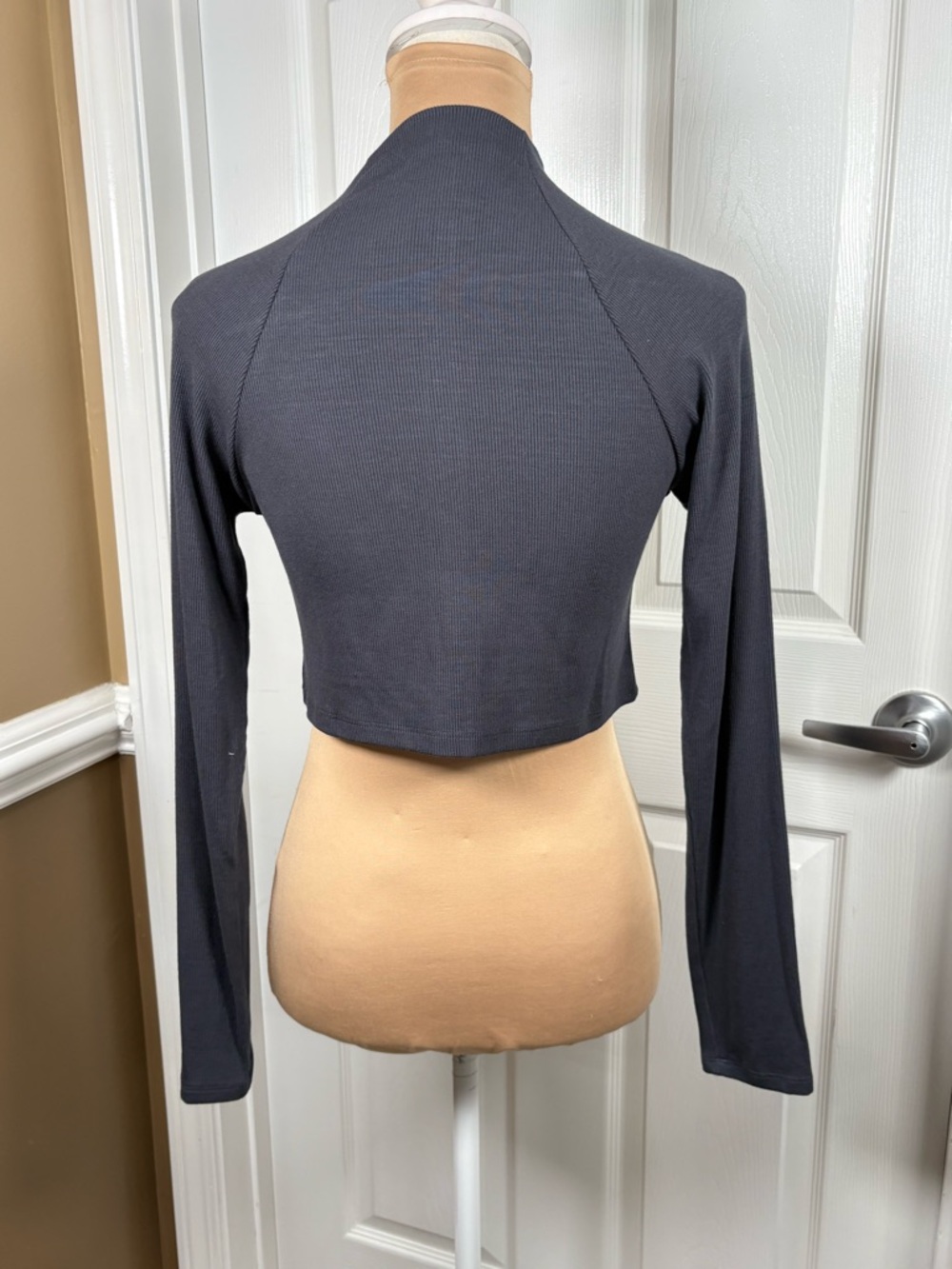 JOAH BROWN Crop Zip Long Sleeve Size M/L Grayish/Blue Color - Picture 3 of 8